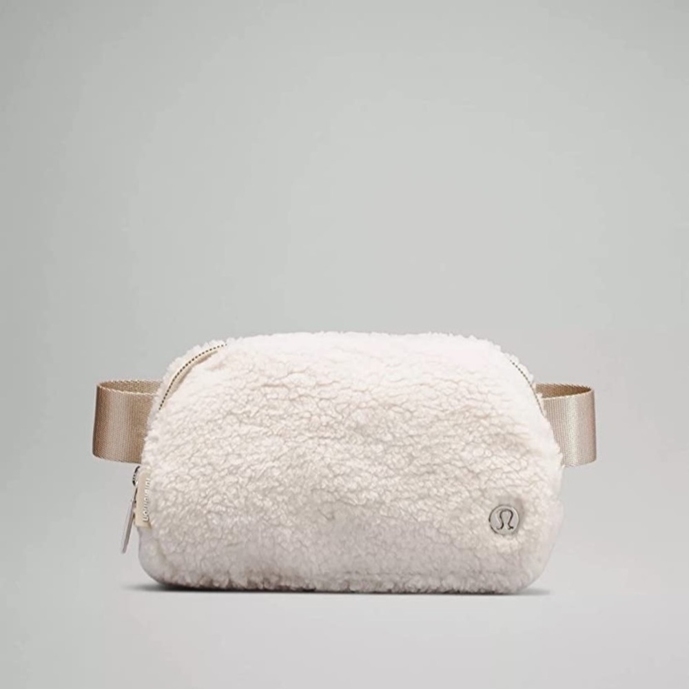 Lululemon everywhere fleece belt bag